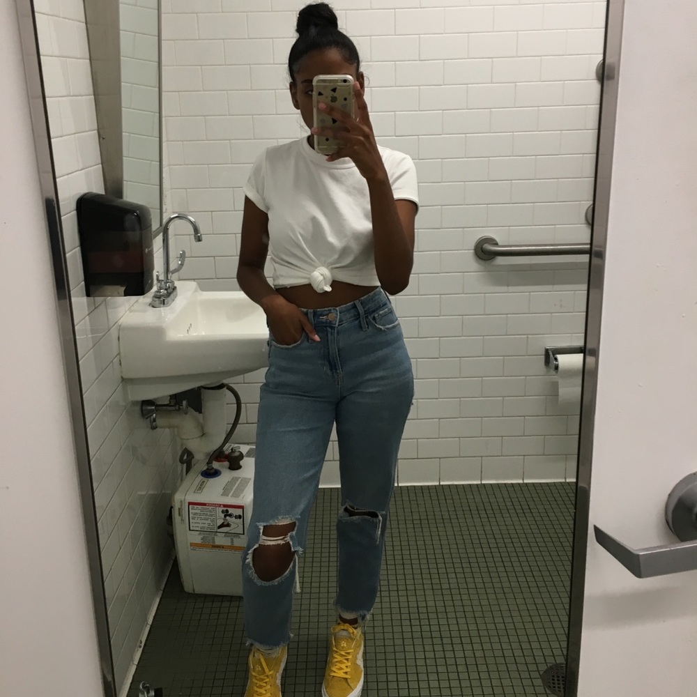 Light wash distressed Hollister mom jeans